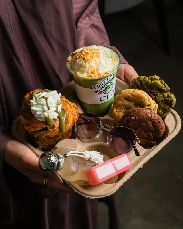 A takeaway tray of iced drinks, cookies and a pastry